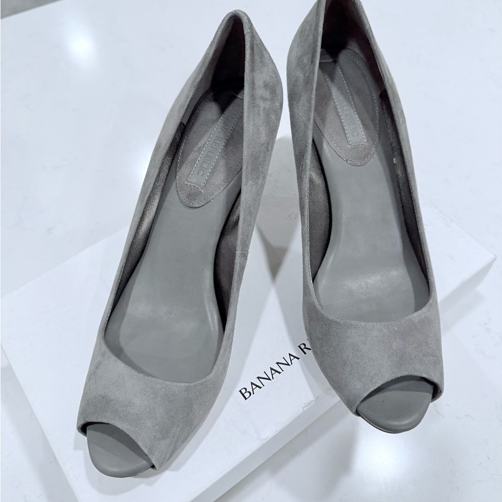 Banana Republic Elegant Gray genuine Suede Heels